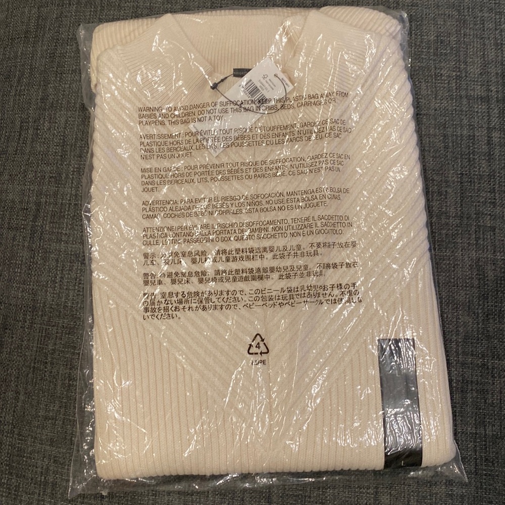 BRAND NEW! Lightweight Sleeveless Sweater (Sz L)